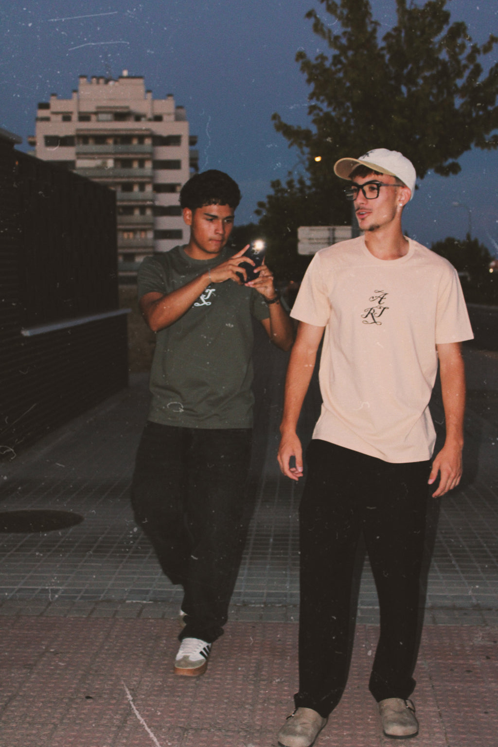 POSTER BEIGE