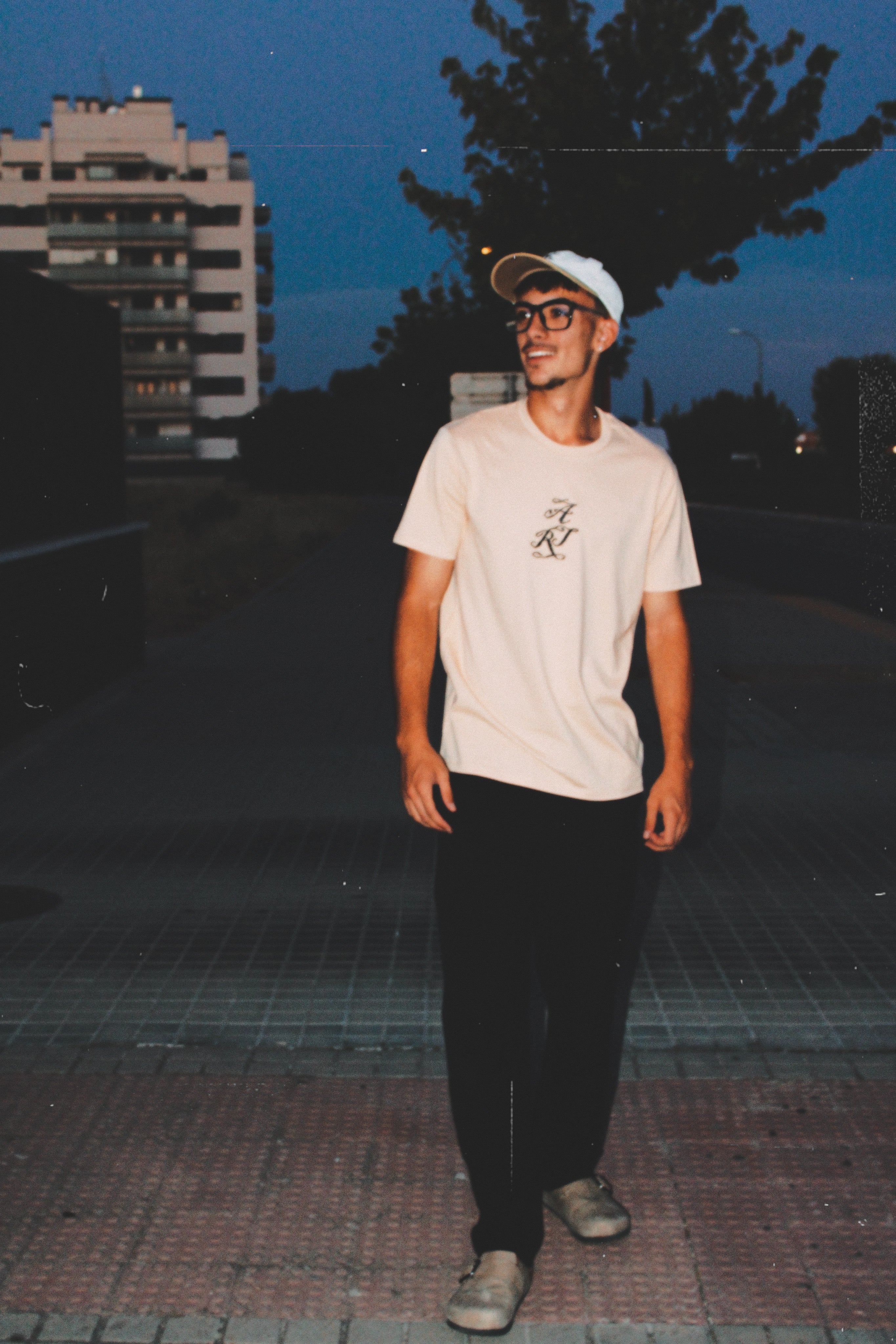 POSTER BEIGE